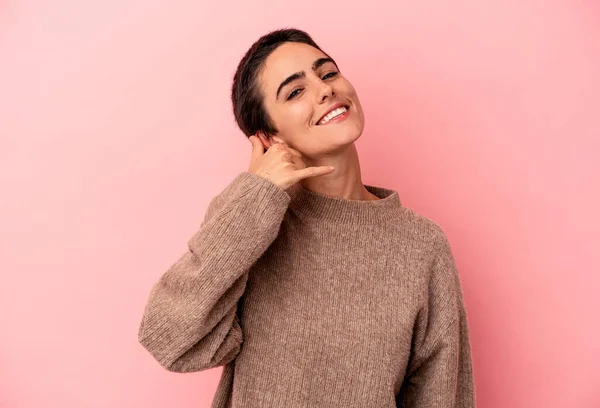 Mujer Joven Caucásica Aislada Sobre Fondo Azul Mostrando Gesto Llamada — Foto de Stock