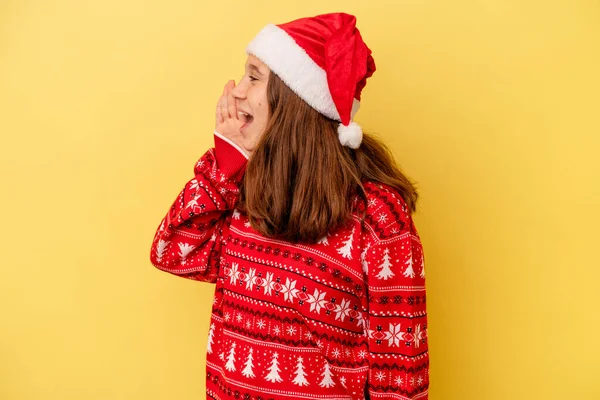 Skrika Och Hålla Handflatan Nära Öppnad Mun — Stockfoto