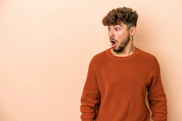 Young Arab Man Isolated Beige Background Being Shocked Because Something — Fotografia de Stock