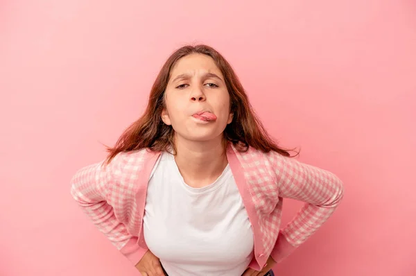 Liten Kaukasisk Flicka Isolerad Rosa Bakgrund Rolig Och Vänlig Sticker — Stockfoto