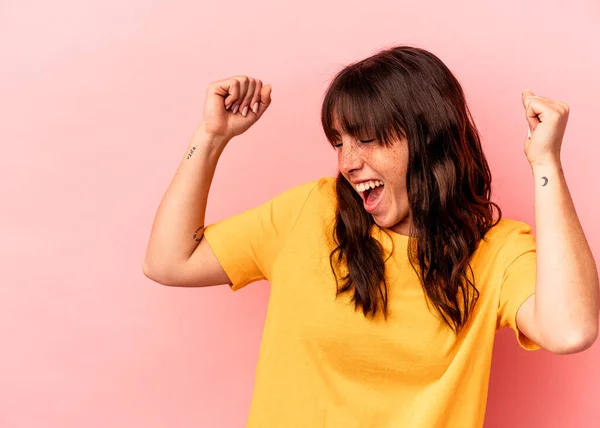 Young Argentinian Woman Isolated Pink Background Raising Fist Victory Winner —  Fotos de Stock
