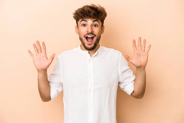Young Arab Man Isolated Beige Background Receiving Pleasant Surprise Excited — Foto Stock