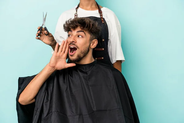 Young Arab Man Ready Get Haircut Isolated Blue Background Shouting — 图库照片