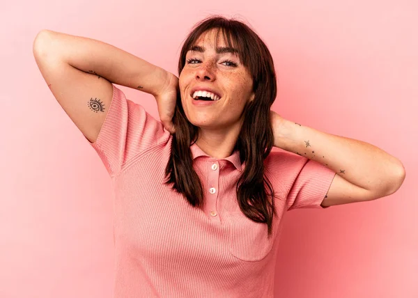 Young Argentinian Woman Isolated Pink Background Stretching Arms Relaxed Position —  Fotos de Stock