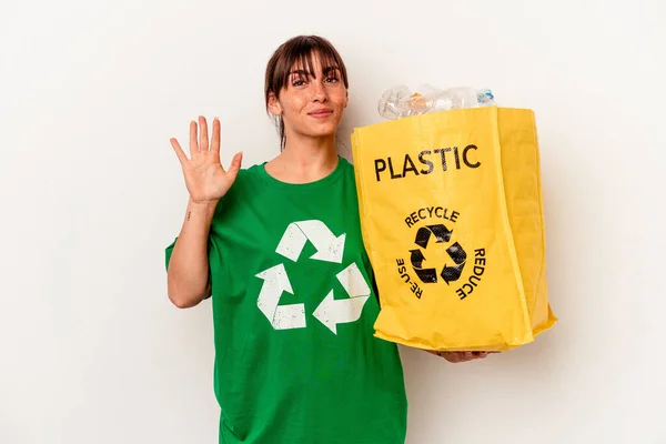 Jovem Argentina Reciclado Plástico Isolado Fundo Branco Sorrindo Alegre Mostrando — Fotografia de Stock