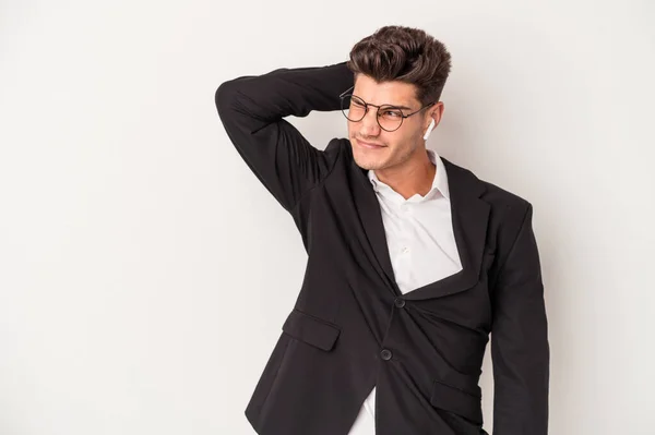 Νεαρός Επιχειρηματίας Καυκάσιος Που Φοράει Ακουστικά Απομονωμένα Λευκό Φόντο Αγγίζοντας — Φωτογραφία Αρχείου
