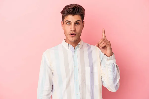 Young Caucasian Man Isolated Pink Background Having Some Great Idea — Stock Photo, Image