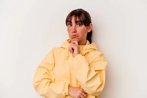 Young Argentinian Woman Isolated White Background Thinking Looking Being Reflective — Foto de Stock