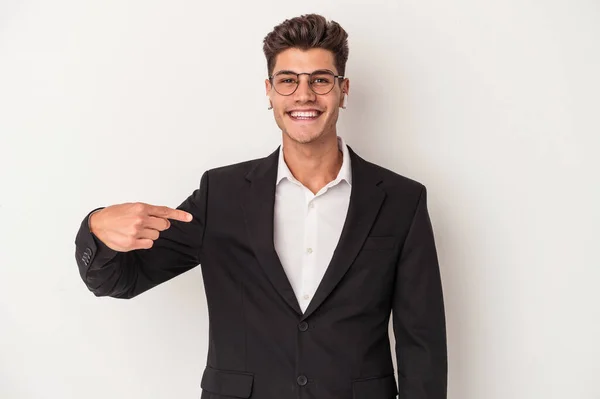 Νεαρός Επιχειρηματίας Καυκάσιος Που Φοράει Ακουστικά Απομονωμένα Λευκό Φόντο Άτομο — Φωτογραφία Αρχείου