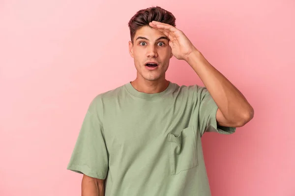 Young Caucasian Man Isolated Pink Background Shouts Loud Keeps Eyes — Stock Photo, Image