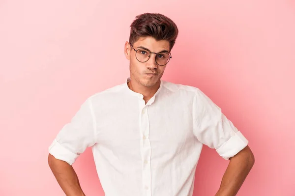 Young Caucasian Man Isolated Pink Background Confused Feels Doubtful Unsure — Stock Photo, Image