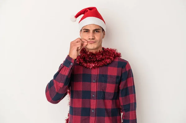 Junger Kaukasischer Mann Feiert Weihnachten Isoliert Auf Weißem Hintergrund Mit — Stockfoto