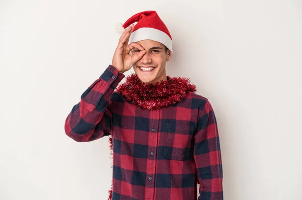 Joven Caucásico Hombre Celebrando Navidad Aislado Blanco Fondo Excitado Mantener — Foto de Stock