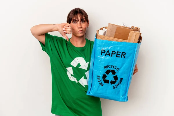 Jeune Femme Argentine Recyclé Papier Isolé Sur Fond Jaune Montrant — Photo