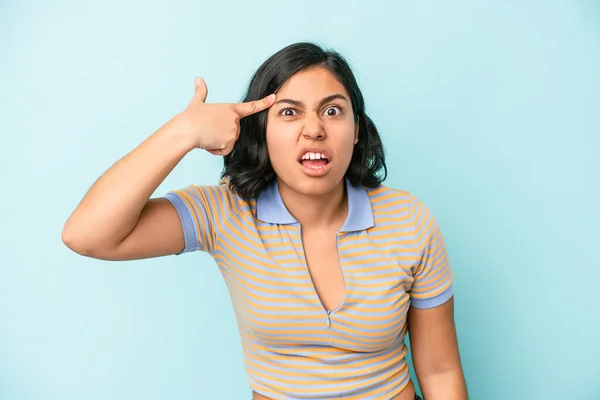 Mujer Latina Joven Aislada Sobre Fondo Azul Mostrando Gesto Decepción —  Fotos de Stock