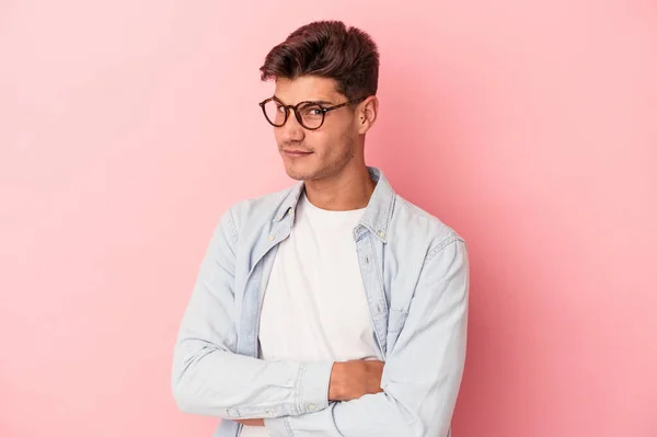Young Caucasian Man Isolated Pink Background Unhappy Looking Camera Sarcastic — Stock Photo, Image