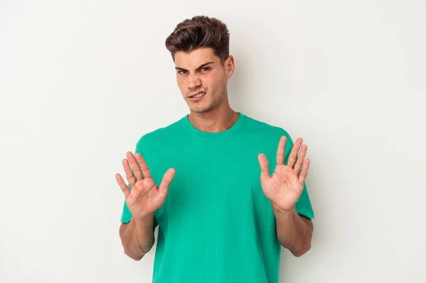 Young Caucasian Man Isolated White Background Rejecting Someone Showing Gesture — Stock Photo, Image