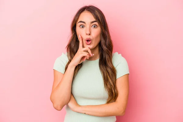 Young Caucasian Woman Isolated Pink Background Having Some Great Idea — Stock Photo, Image