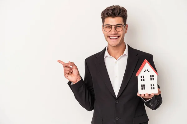 Young Real Estate Caucasian Agent Isolated White Background Smiling Pointing — Stock Photo, Image