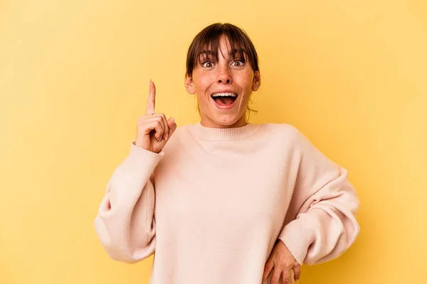 Young Argentinian Woman Isolated Yellow Background Having Idea Inspiration Concept —  Fotos de Stock