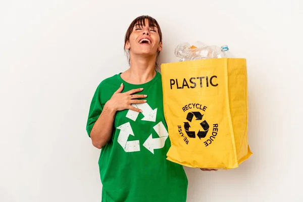 Jovem Argentina Reciclado Plástico Isolado Fundo Branco Voz Alta Mantendo — Fotografia de Stock