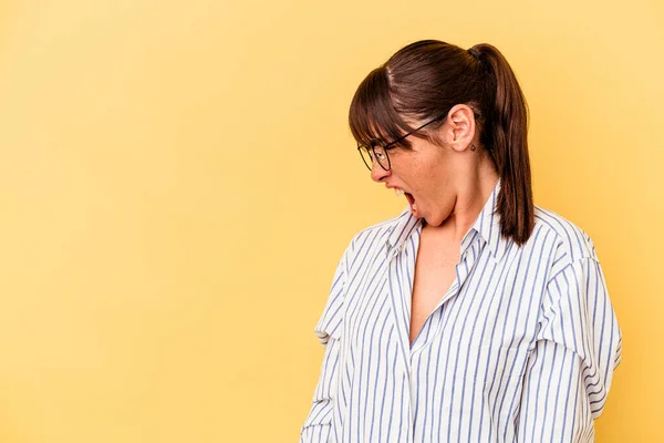 Young Argentinian Woman Isolated Yellow Background Shouting Very Angry Rage — Photo