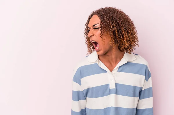 Young Latin Transsexual Woman Isolated Pink Background Shouting Very Angry — Stock Photo, Image