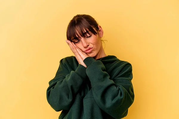 Young Argentinian Woman Isolated Yellow Background Yawning Showing Tired Gesture — Stock Photo, Image