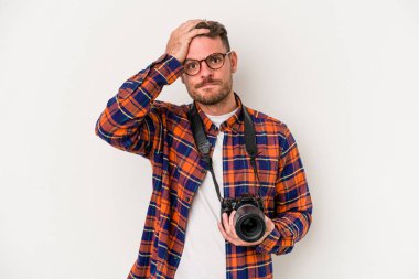 Beyaz arka planda izole genç beyaz fotoğrafçı şok oldu, o önemli bir toplantı hatırladı.