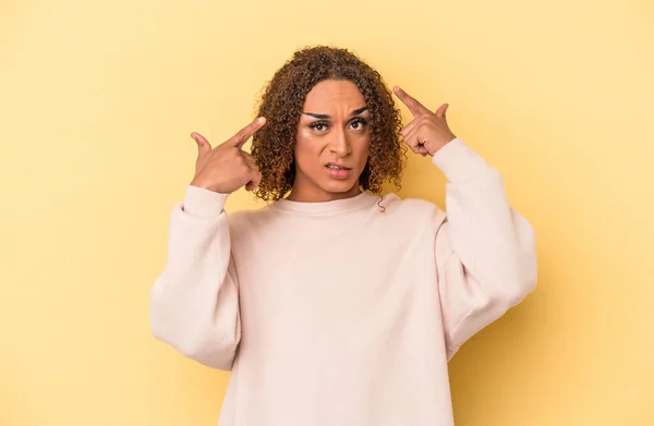 Young Latin Transsexual Woman Isolated Yellow Background Showing Disappointment Gesture — Stock Photo, Image