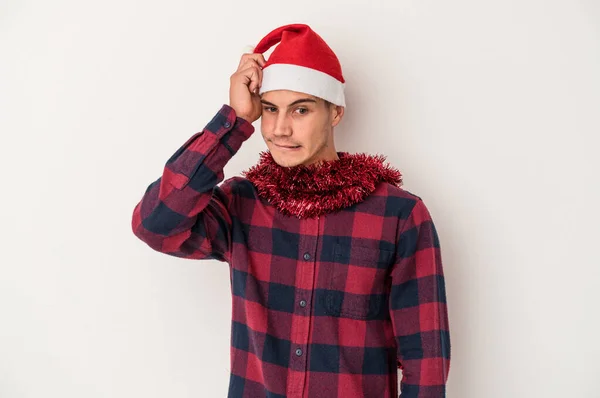 Junge Kaukasische Mann Feiert Weihnachten Isoliert Auf Weißem Hintergrund Schockiert — Stockfoto