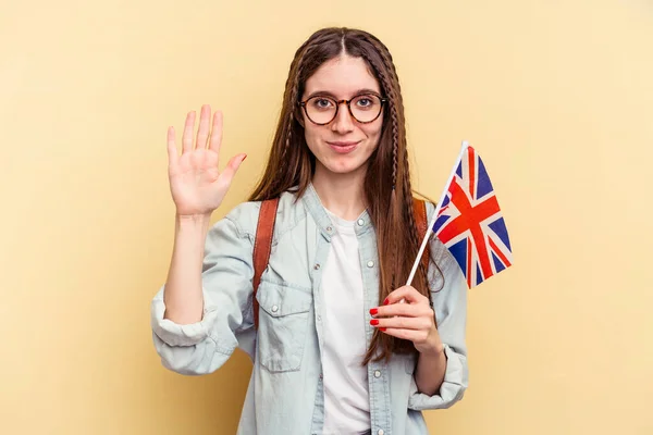 Young Caucasian Woman Studying English Isolated Yellow Background Smiling Cheerful — Stock Photo, Image