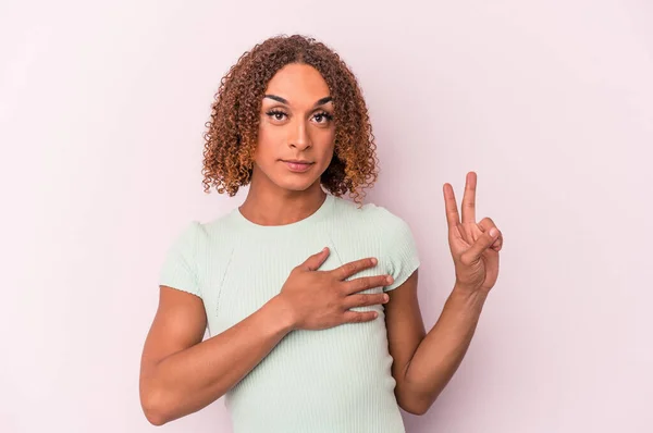 Young Latin Transsexual Woman Isolated Pink Background Taking Oath Putting — Stock Photo, Image