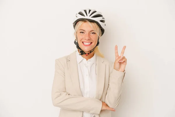 Νεαρή Ρωσίδα Επιχειρηματίας Κρατώντας Κράνος Ποδηλάτου Απομονωμένη Λευκό Φόντο Που — Φωτογραφία Αρχείου