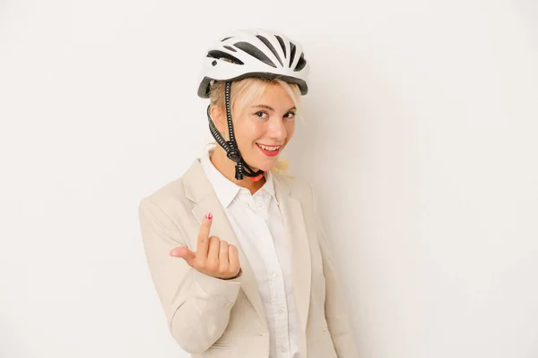 Νεαρή Επιχείρηση Ρωσική Γυναίκα Κρατώντας Ποδήλατο Κράνος Απομονώνονται Λευκό Φόντο — Φωτογραφία Αρχείου