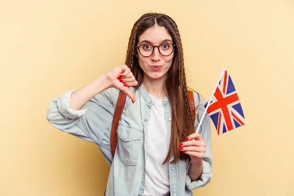 Jonge Blanke Vrouw Die Engels Studeert Geïsoleerd Gele Achtergrond Toont — Stockfoto