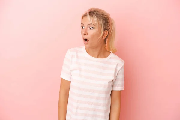 Young Russian Woman Isolated Pink Background Being Shocked Because Something — Stock Photo, Image