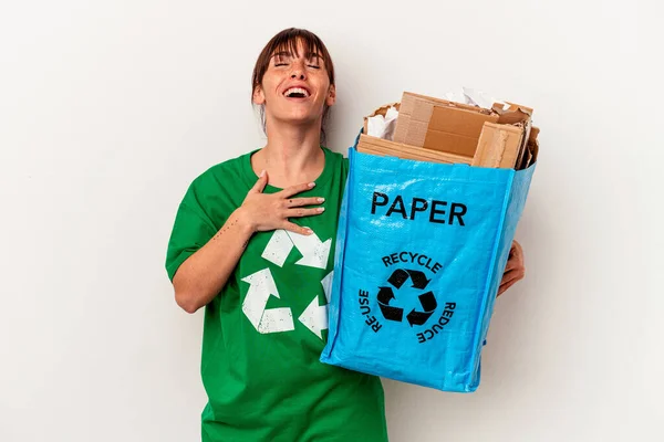 Młoda Argentyńczyk Kobieta Recyklingu Papieru Izolowane Żółtym Tle Śmieje Się — Zdjęcie stockowe