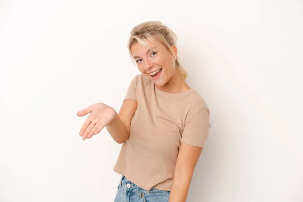 Jong Russisch Vrouw Geïsoleerd Witte Achtergrond Stretching Hand Camera Groet — Stockfoto
