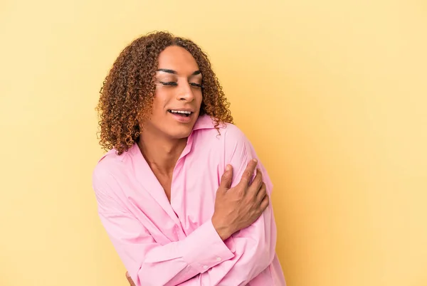 Young Latin Transsexual Woman Isolated Yellow Background Laughing Having Fun — Stock Photo, Image