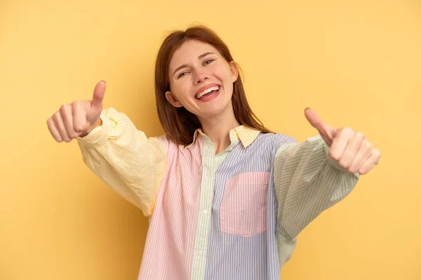 Young English Woman Isolated Yellow Background Raising Both Thumbs Smiling — Stock Photo, Image
