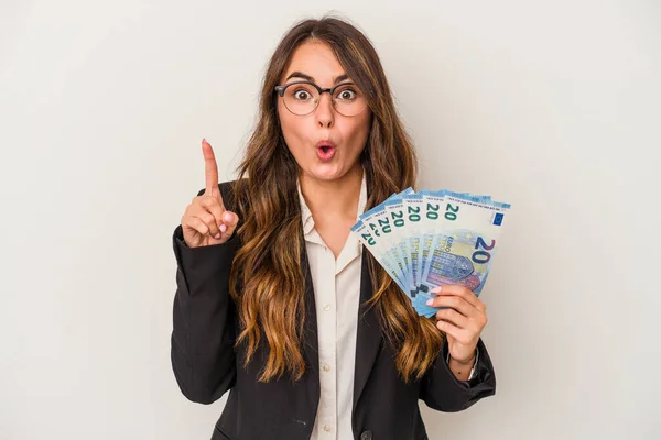Jonge Kaukasische Zakenvrouw Met Bankbiljetten Geïsoleerd Witte Achtergrond Met Een — Stockfoto