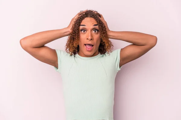 Young Latin Transsexual Woman Isolated Pink Background Screaming Very Excited — Stock Photo, Image