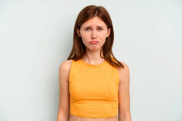 Mladá Angličanka Izolovaná Modrém Pozadí Smutná Vážná Tvář Nešťastná Nespokojená — Stock fotografie