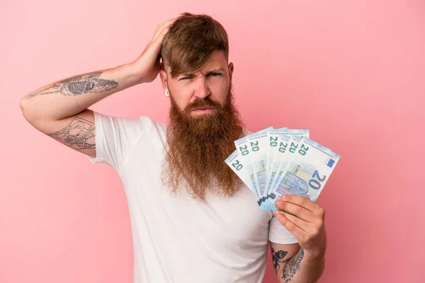 Junge Kaukasische Ingwermann Mit Langem Bart Hält Geldscheine Isoliert Auf — Stockfoto