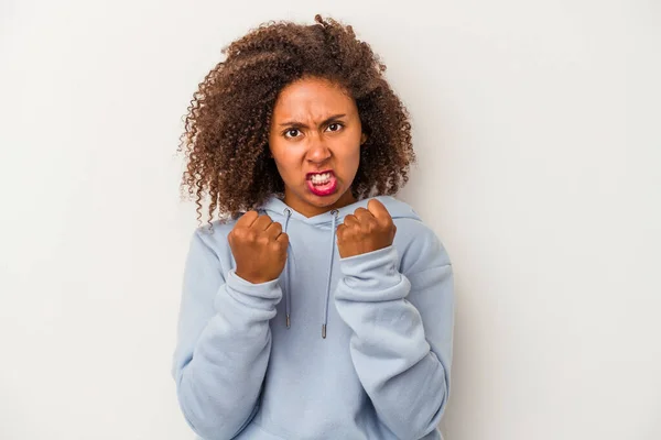 Joven Mujer Afroamericana Con Pelo Rizado Aislado Sobre Fondo Blanco — Foto de Stock