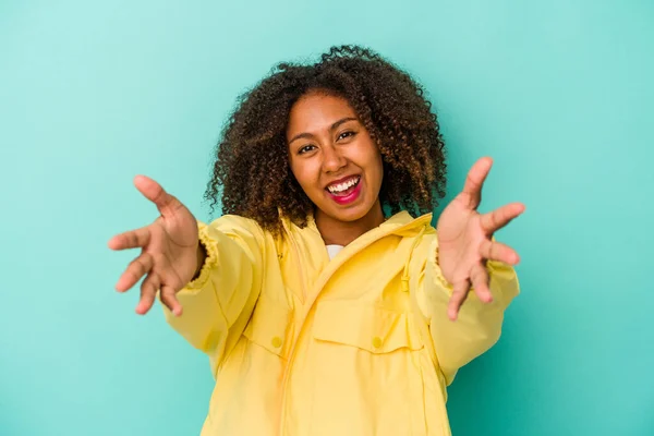 Young African American Woman Curly Hair Isolated Blue Background Feels — Stock Photo, Image