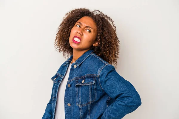 Mujer Afroamericana Joven Con Pelo Rizado Aislado Sobre Fondo Blanco — Foto de Stock