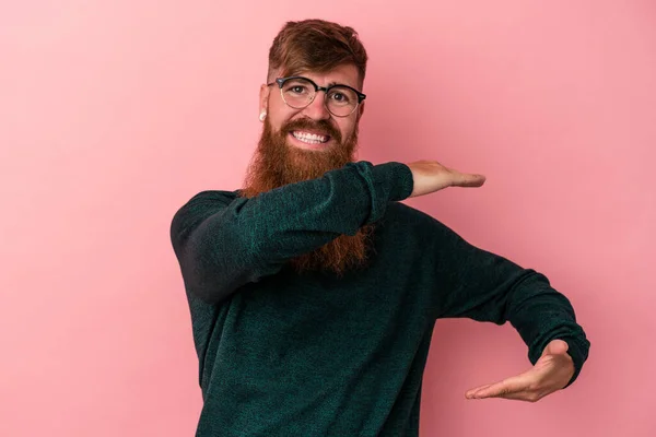 Young Caucasian Ginger Man Long Beard Isolated Pink Background Holding — Stock Photo, Image