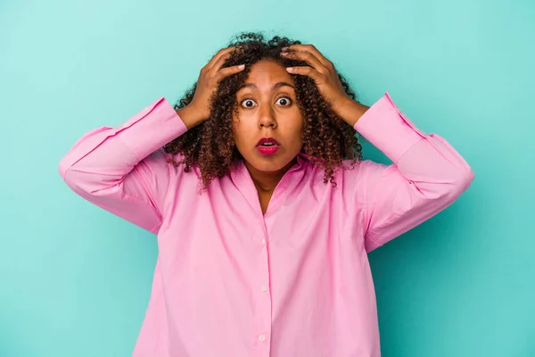 Young African American Woman Curly Hair Isolated Blue Background Being — Stock Photo, Image